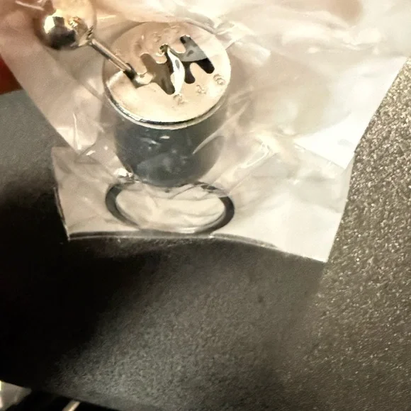 Silver Shifter Keychain - Picture 3 of 3